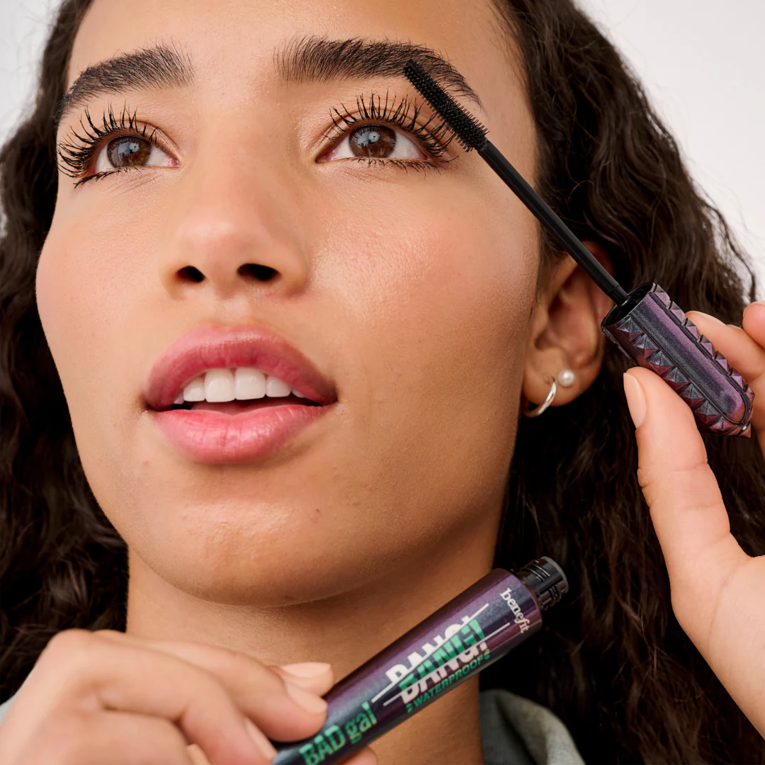 Benefit BADgal BANG! Waterproof Volumizing Mascara - Image 6