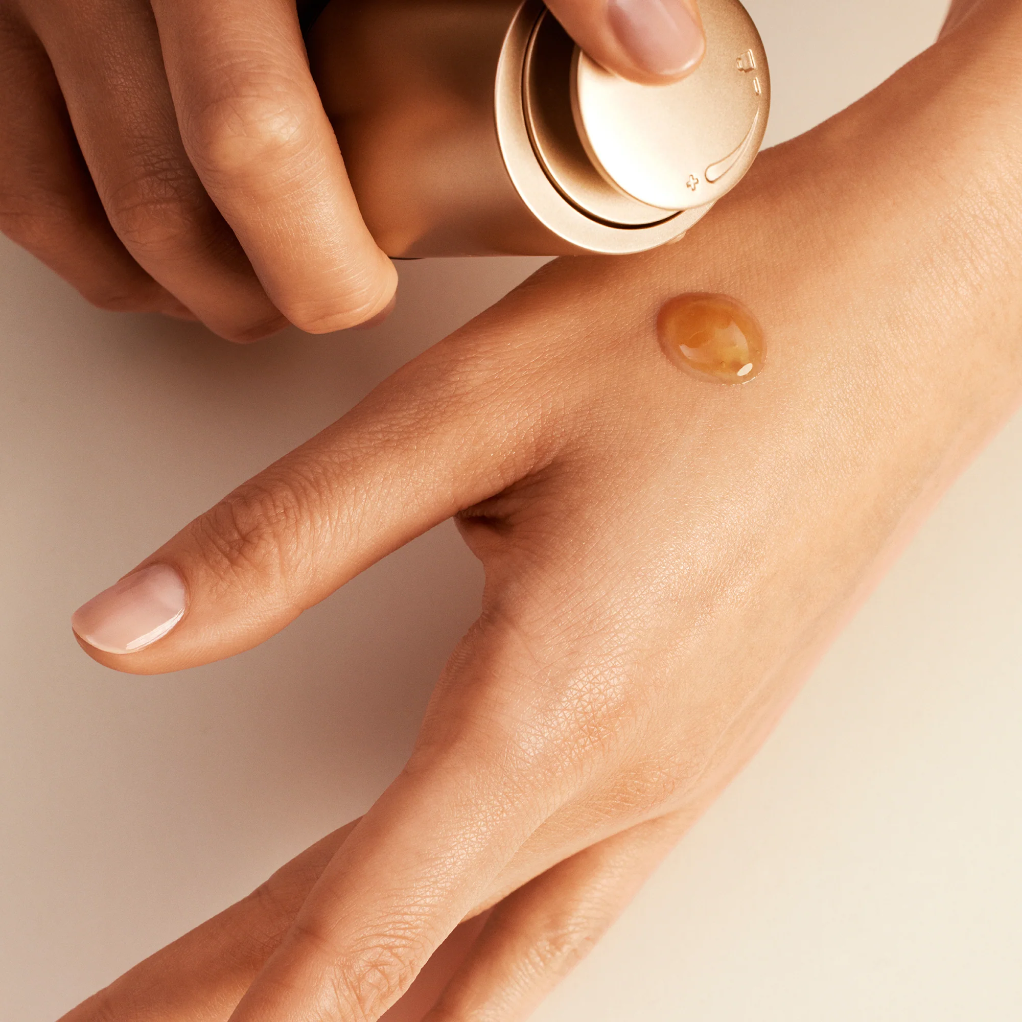 Clarins Double Serum Light Texture - Complete Age Defying Concentrate - Image 3